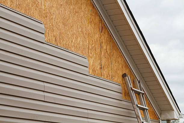 Professional Fiber Cement Siding technician working in Barboursville, WV